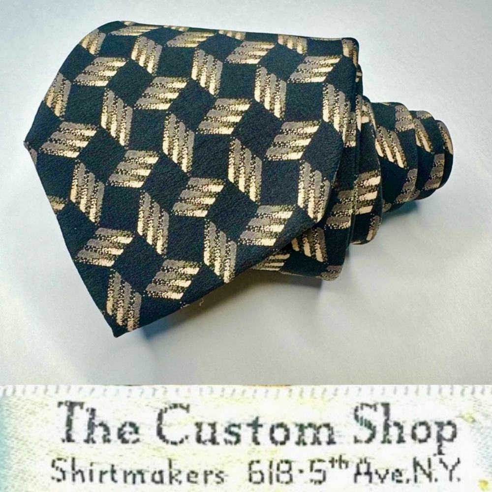 Vtg THE CUSTOM SHOP New York City Abstract Geometric Classic Silk Handmade Tie